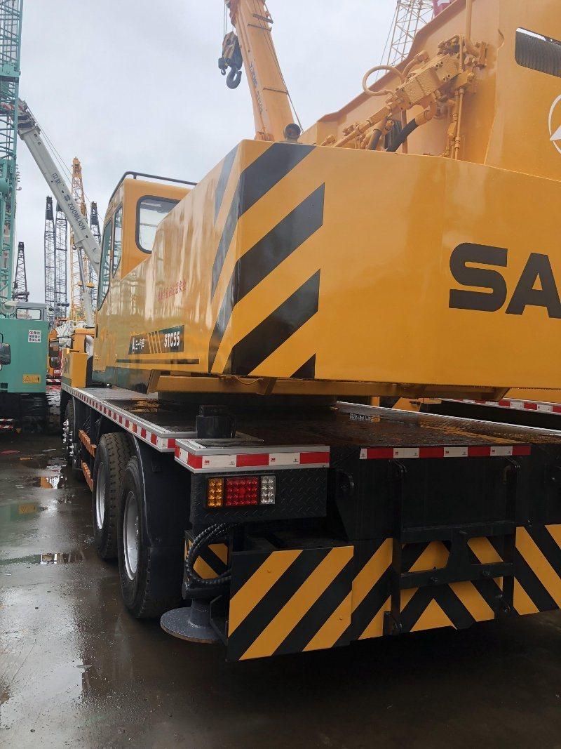 55 Ton Truck Crane Hydraulic Crane Hanging a Weight