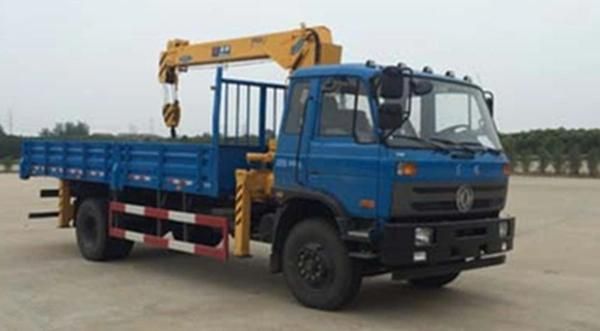 Dongfeng 4X2 Folding Arm Truck Mounted Crane