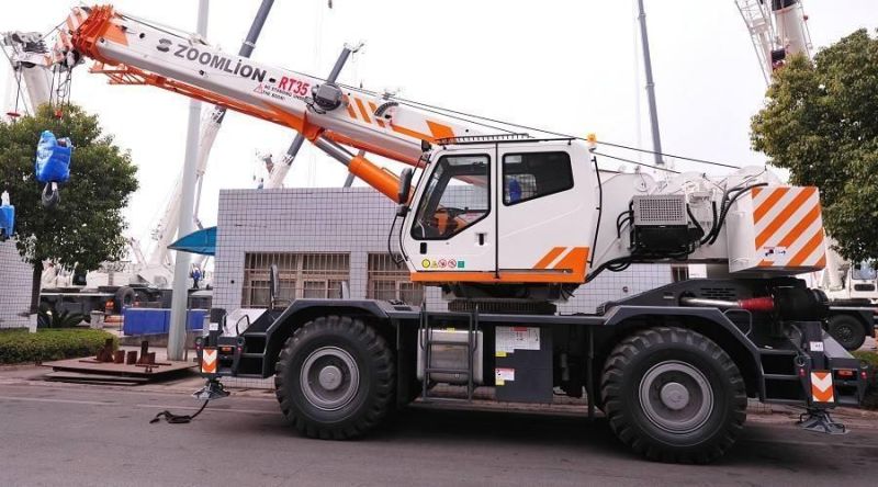 Hot Selling 30 Ton Rough Terrain Crane Zrt300 in Stock