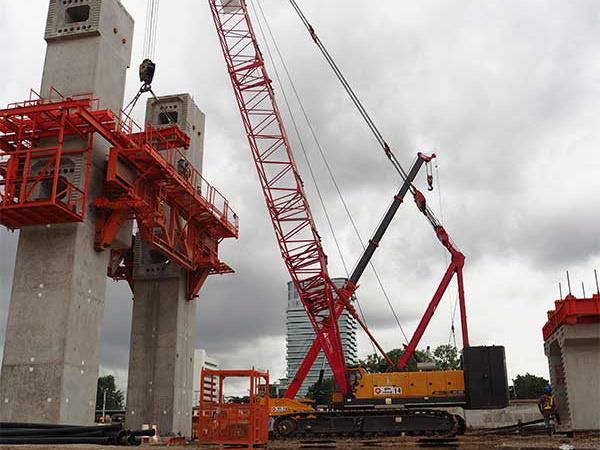 China 135 Ton Crawler Crane Sca1350A with 76m Boom