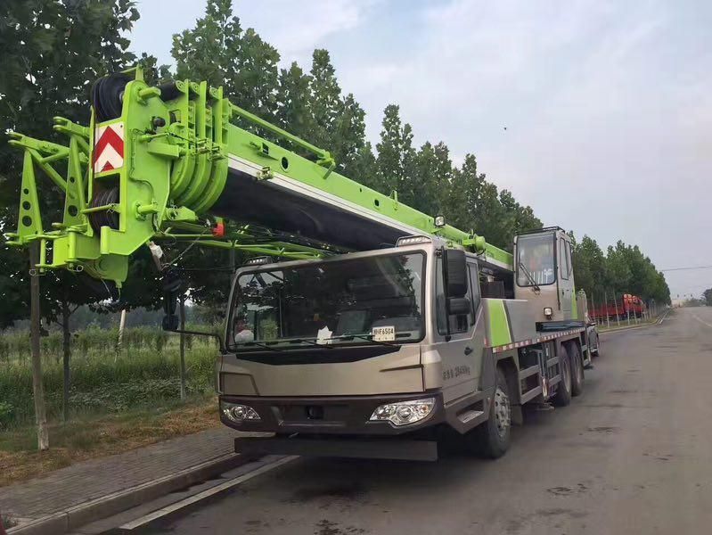 30 Ton Truck Crane Zoomlion Telescopic Mobile Small Crane Ztc300V532