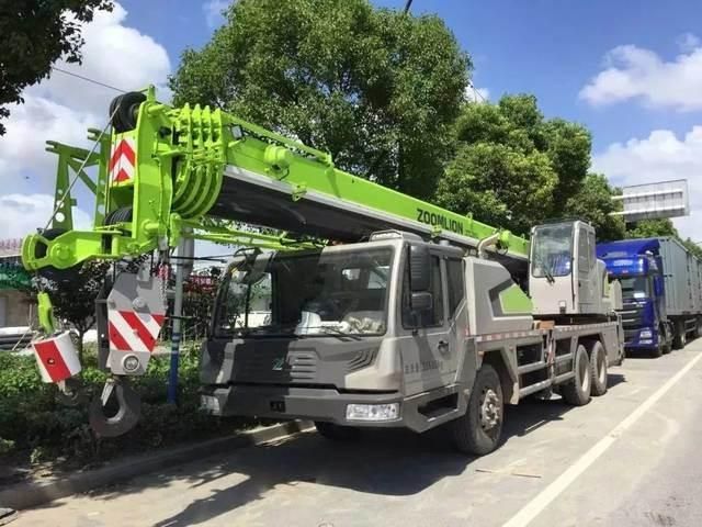 Powerful 35t Hot Truck Crane for Lifting Work in Uzbekistan Ztc350h562