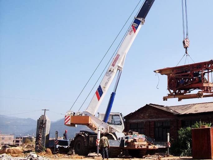 Zoomlion 35 Ton Rough Terrain Wheeled Crane for Sale (RT35)