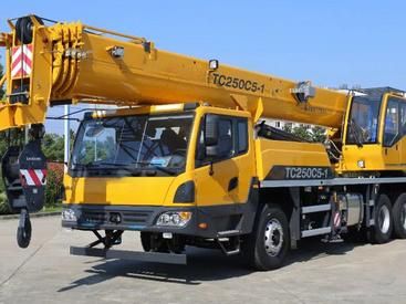 Small Truck Crane 30 Ton Tc300A with 34 M Length of Main Boom