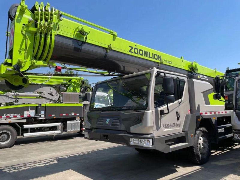 China Brand Zoomlion Hydraulic 30 Ton Mobile Truck Crane Ztc300e552 Ztc300h at Cheap Price for Sale