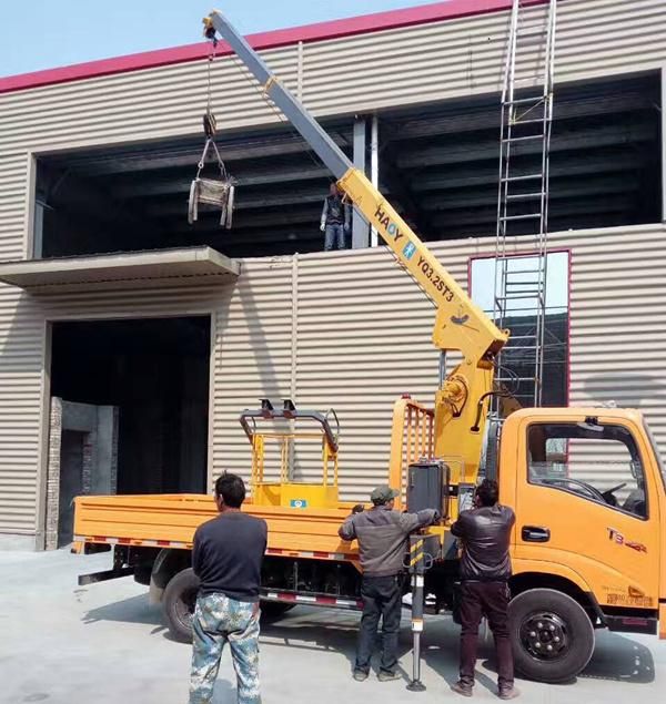 3tons Mobile Crane Truck Mounted Straight Telescopic Boom with Cargo Box