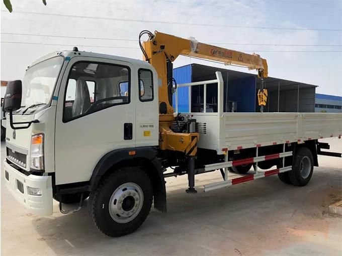 Sinotruk HOWO 4X2/8X4/6X4 Cargo Truck with Mounted Mini Crane