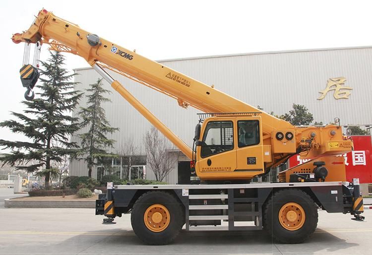 XCMG Official 25 Ton Rough-Terrain Crane Rt25 with Jib Stowed Under Boom