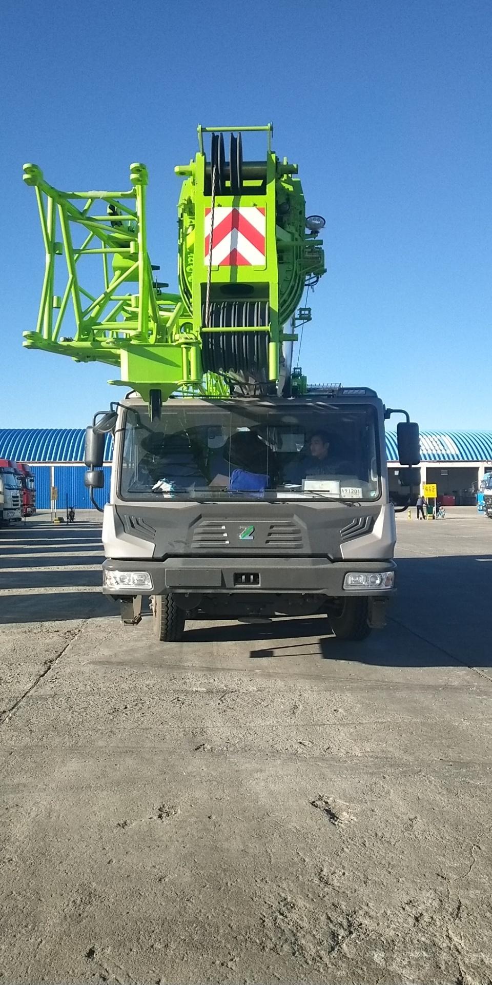 Zoomlion Mobile Crane 55 Ton Truck Crane Qy55V in Mongolia