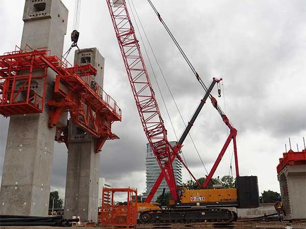 135ton Mobile Crane Hydraulic Crawler Crane with Factory Price Scc1350A