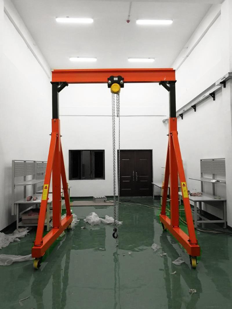 Height Adjustable Mobile Gantry Crane 100kg - 10t by Manual Screw