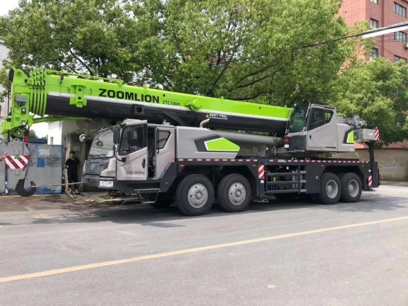 Zoomlion 30 Ton Truck Crane Ztc300V562 Export to Uzbekistan