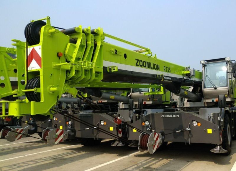 Zoomlion 30t Rough Terrain Crane Zrt300 with Lowest Price