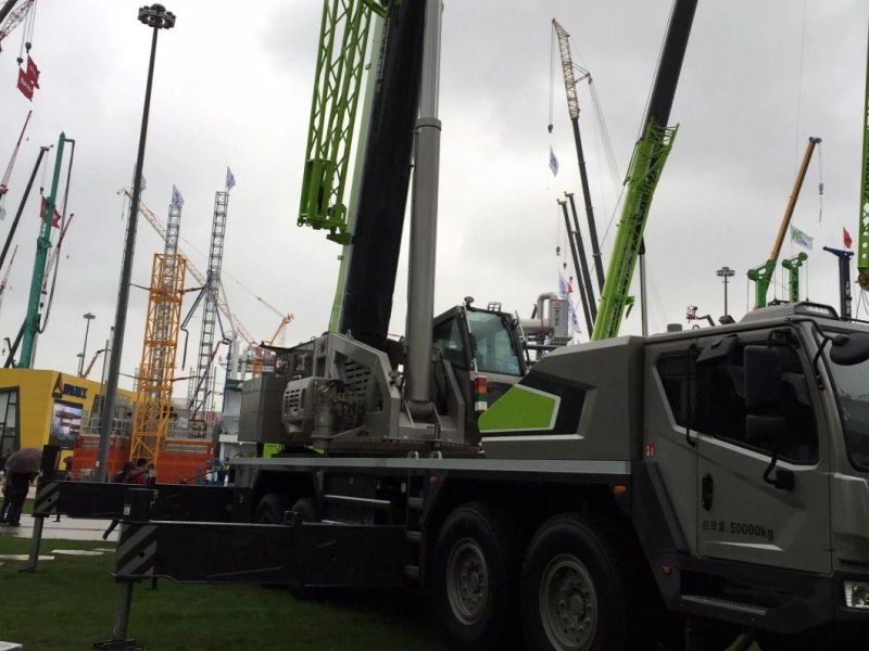 EXW Price Hot Sale Zoomlion 130ton All Terrain Crane Zat1300V753