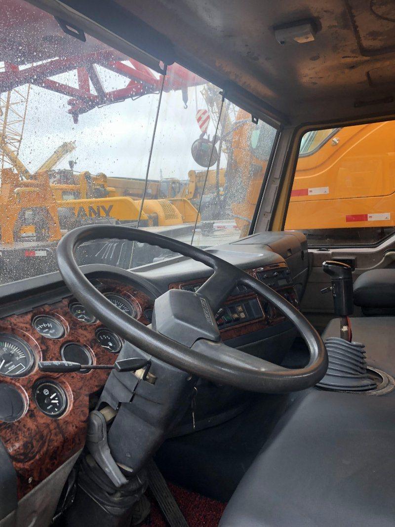 55 Ton Truck Crane Hydraulic Crane Hanging a Weight
