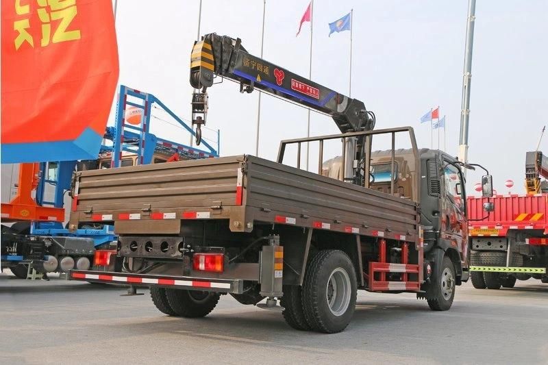 HOWO 4X2 Factory Customized 3tons 4tons 4-5 Meters Cargo Box Mounted with Telescopic Boom Arm Crane Truck Lorry-Mounted Crane Truck
