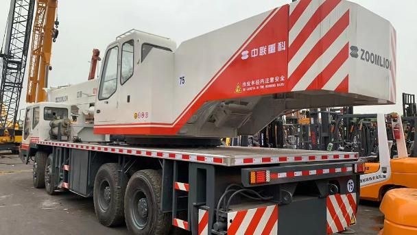 Used Truck Crane Zoom Lion Qy50d 50 Tons