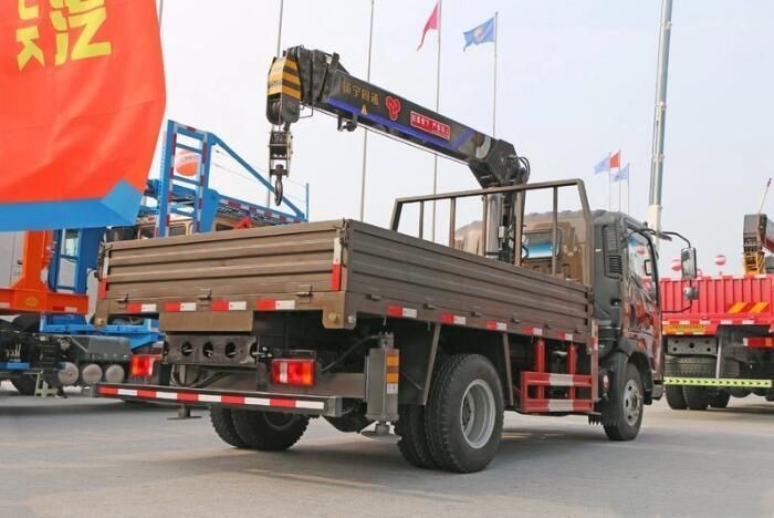 HOWO 4X2 Boom Truck Crane Manipulator Loading Capacity 4 Ton 5 Ton Unic 3ton Truck Mounted Crane