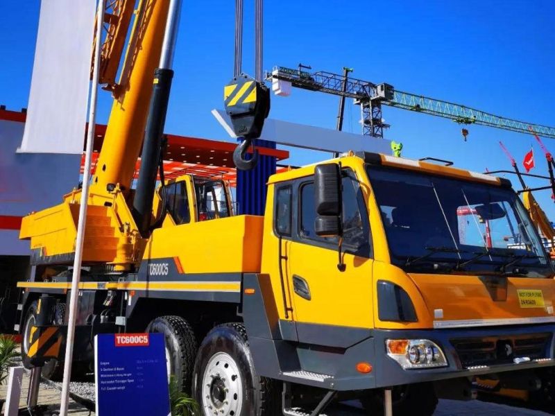 60 Ton Truck Crane 5 Sections Tc600c5 45.6m Lifting Height